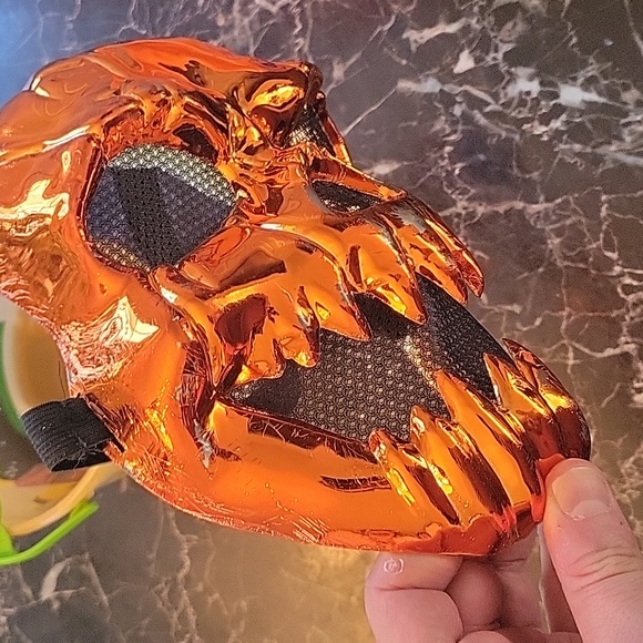 Lot of 3 items of halloween Decoration mask 2 buckets Charlie Chaplin Minions - Picture 7 of 12